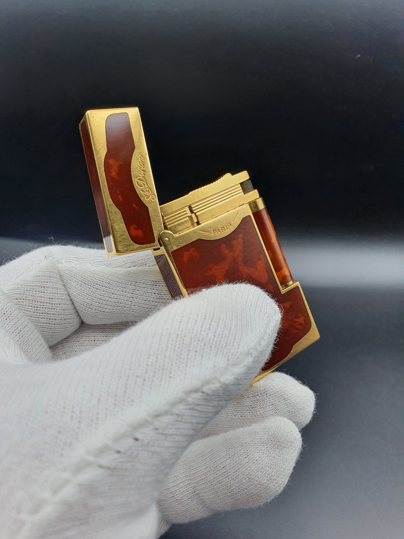 Dual Flame Cigar Gold S. T. Dupont Ligne 2 Maduro Oscuro Chinese Laqcuer Lighter