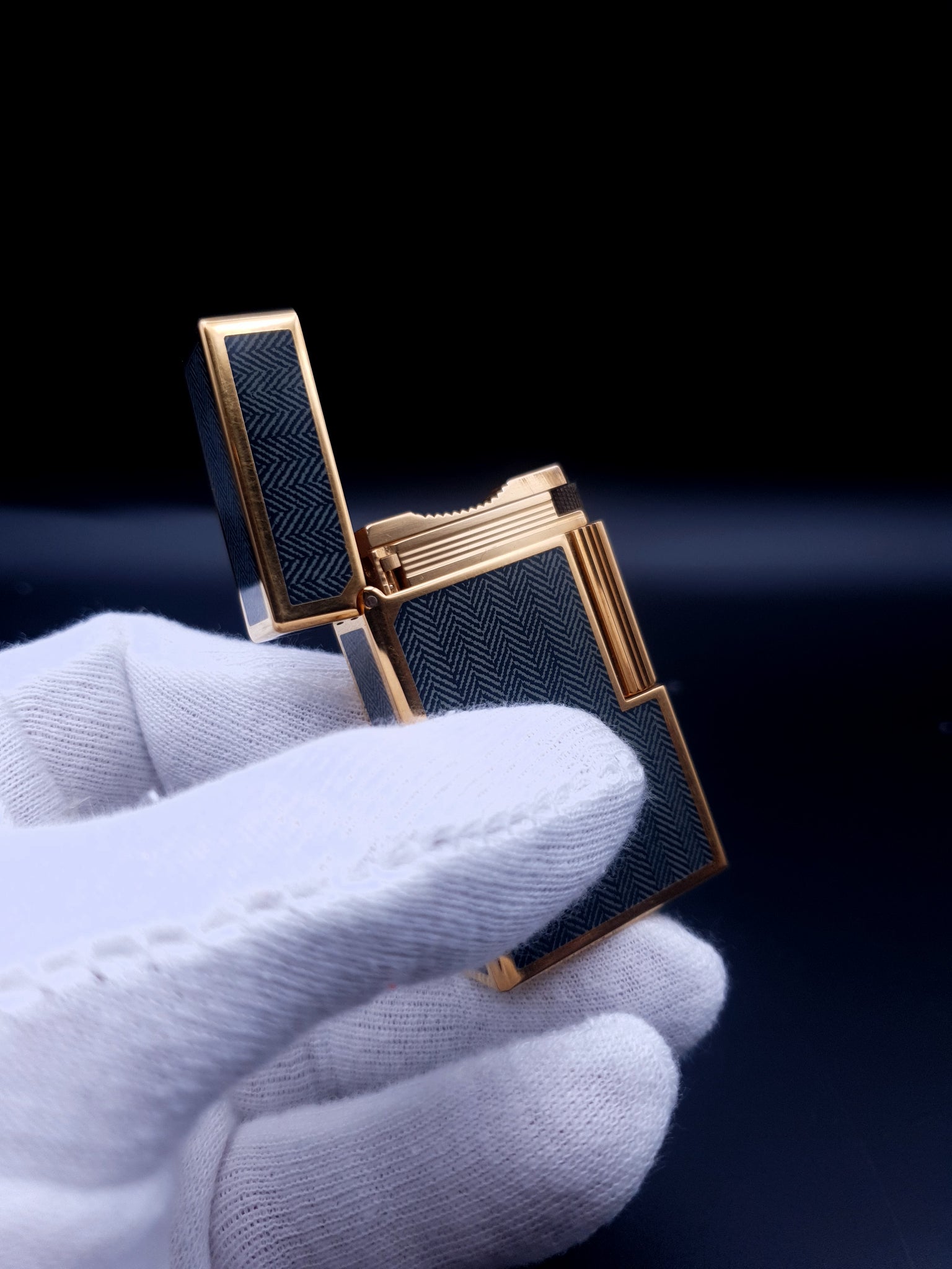 Very Rare Grey / Blue Chinese Lacquer S. T. Dupont Ligne 1 Gold Plated Lighter