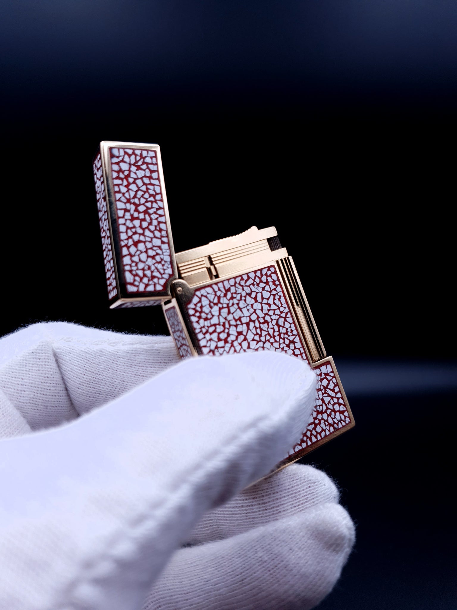 Rare 18K 750 Gold S. T. Dupont Line Ligne 2 Red Chinese Lacquer EggShell by Bologna Maki-e Lighter