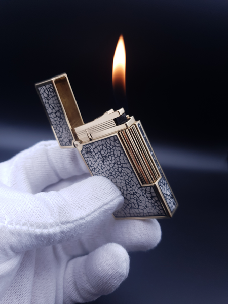 Limited and Rare 18K 750 Gold S. T. Dupont Line Ligne 2 Egg Shell Maki-e Lighter